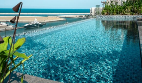 اكتشف ملاذك الصيفي المثالي في مسك الموج، مسقط